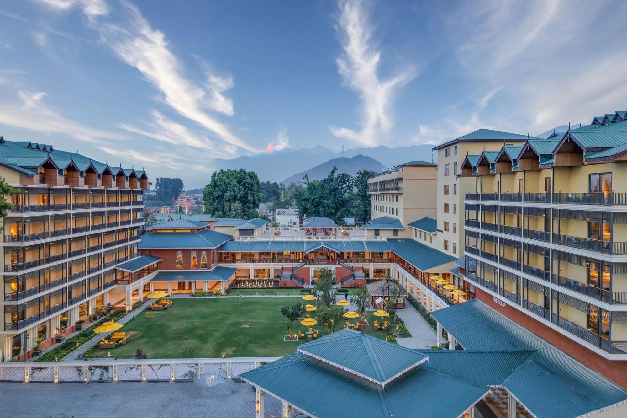 Radisson Collection Hotel & Spa, Riverfront Srinagar Srīnagar Exterior foto