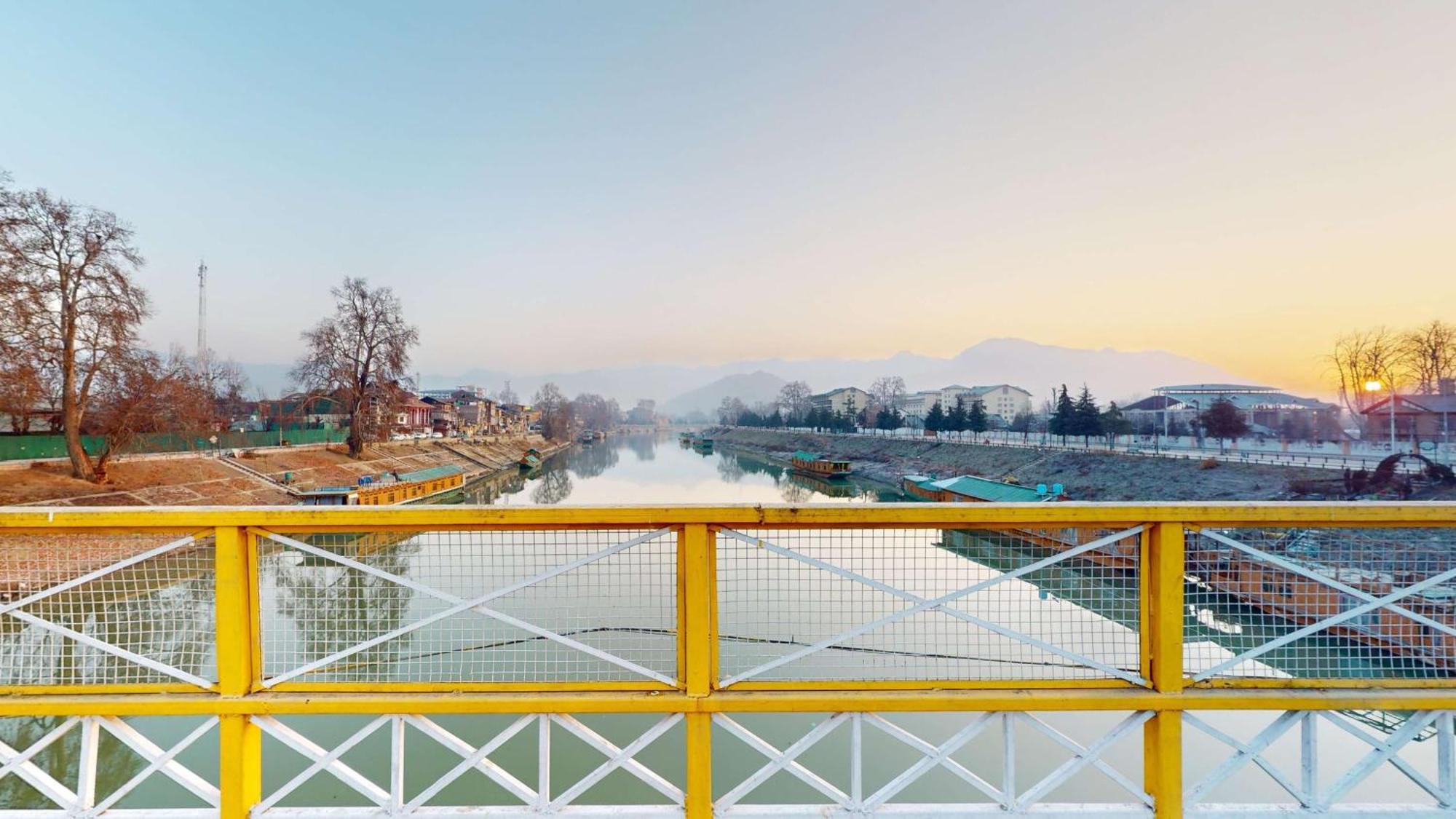 Radisson Collection Hotel & Spa, Riverfront Srinagar Srīnagar Exterior foto